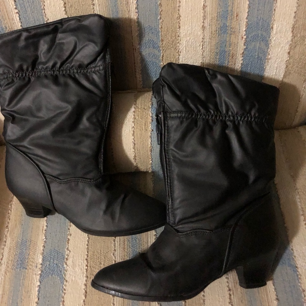 Carriage Court Vinyl Boots Size 7M